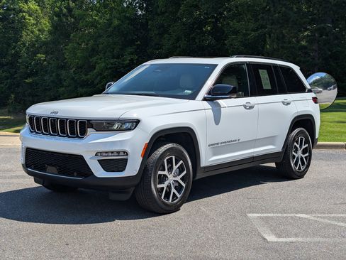 Used 2024 Jeep Grand Cherokee Limited w/ Luxury Tech Group II RWD image 5