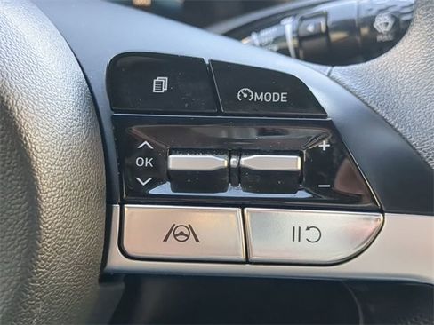 Used 2023 Hyundai Elantra SEL w/ Preferred Accessory Package image 22