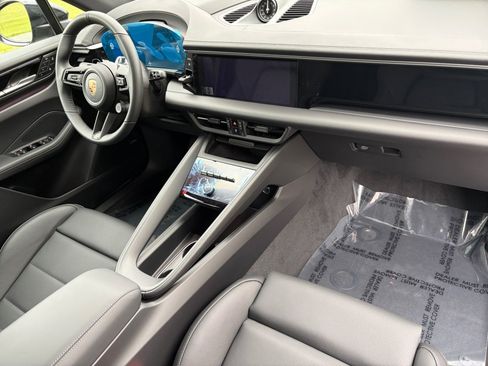 New 2026 Porsche Macan 4 Electric AWD/4WD image 18