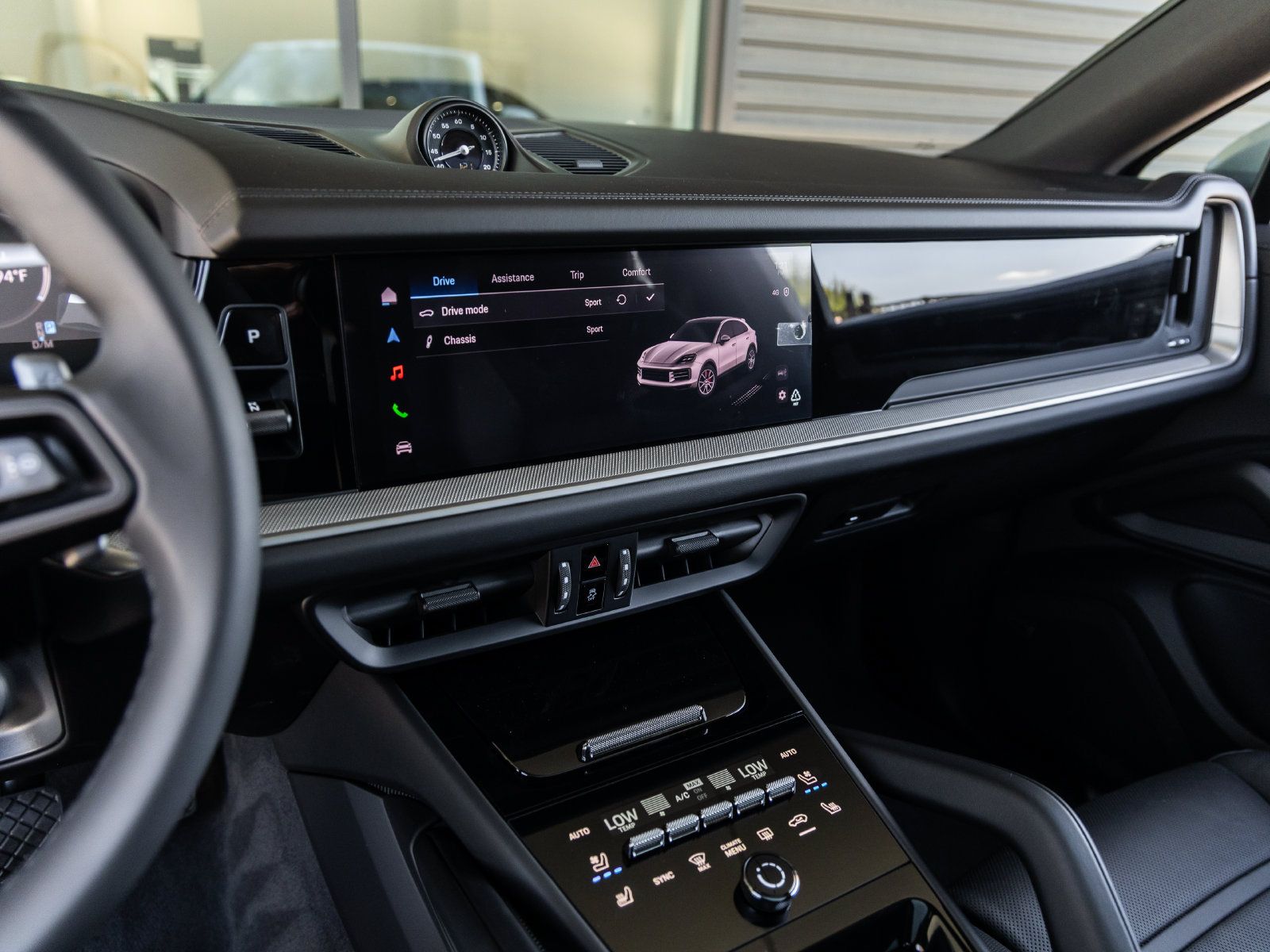 Certified 2025 Porsche Cayenne E-Hybrid Coupe AWD/4WD image 29