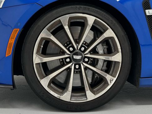 Used 2018 Cadillac CTS V w/ Carbon Fiber Package RWD image 9