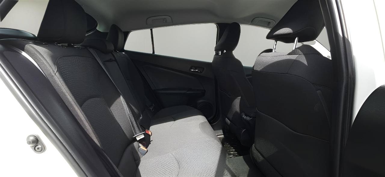 Used 2019 Toyota Prius LE FWD image 30