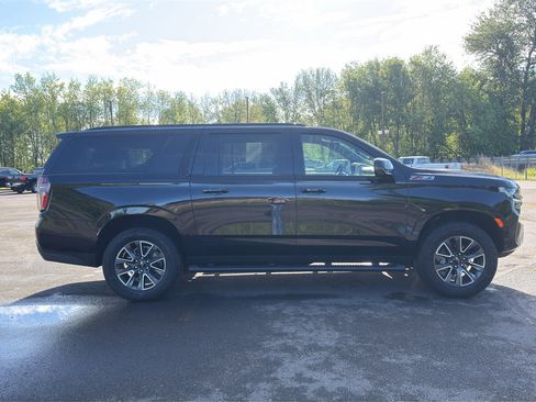 Used 2024 Chevrolet Suburban Z71 w/ Luxury Package AWD/4WD image 25