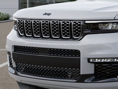 New 2025 Jeep Grand Cherokee L Summit AWD/4WD image 35
