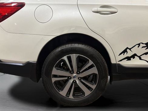 Used 2018 Subaru Outback 3.6R Limited image 34