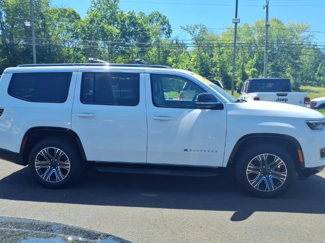 Used 2023 Jeep Wagoneer 4WD w/ Premium Group I image 9