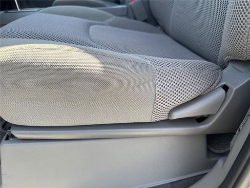 Used 2020 Nissan Frontier SV w/ Midnight Edition Floor Mats RWD image 12