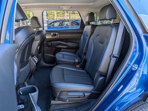 Certified 2023 Kia Sorento SX image 25