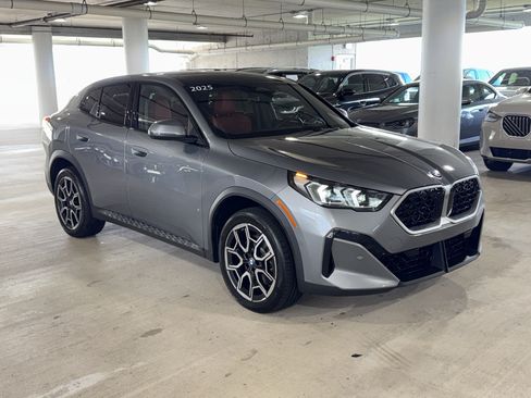 Used 2025 BMW X2 xDrive28i AWD/4WD image 2