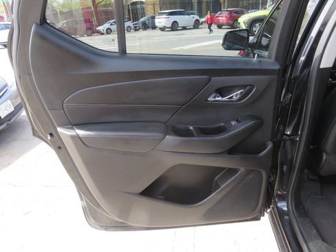 Used 2018 Chevrolet Traverse LT image 30