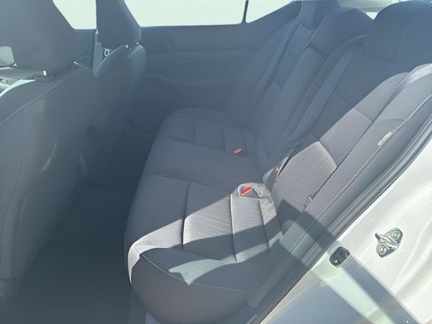 Used 2025 Nissan Altima 2.5 S image 15