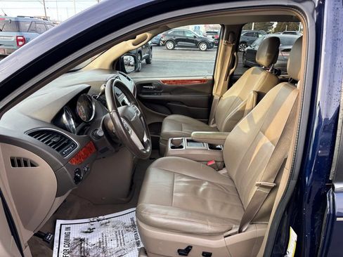 Used 2015 Chrysler Town & Country Touring-L w/ Driver Convenience Group image 27