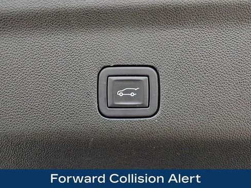 Used 2024 GMC Yukon XL AT4 w/ Technology Package image 33