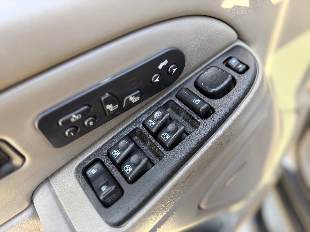Used 2004 Chevrolet Tahoe Z71 w/ Z71 Preferred Equipment Group AWD/4WD image 22