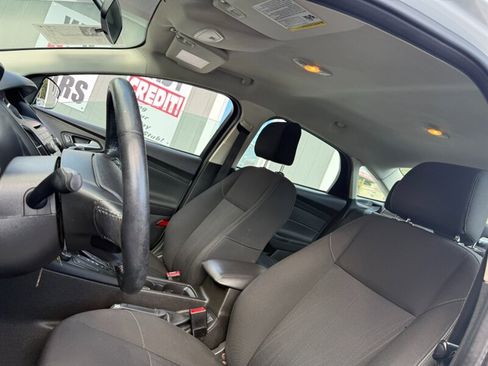 Used 2016 Ford Focus SE w/ SE Cold Weather Package image 15