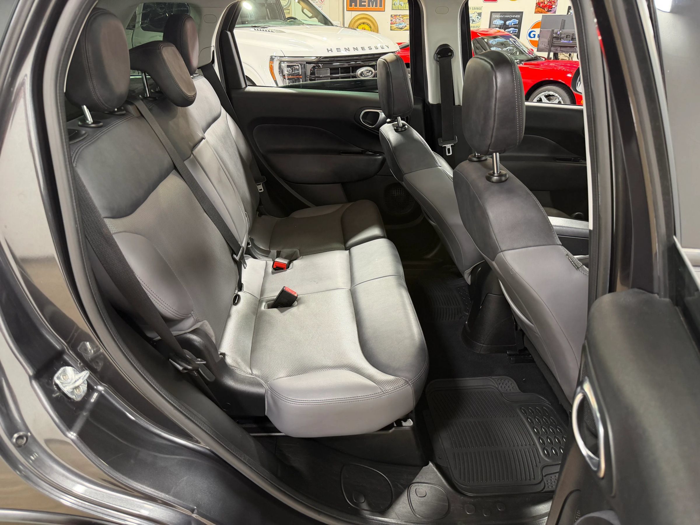Used 2017 FIAT 500L Trekking w/ Dual-Pane Sunroof Package FWD image 18