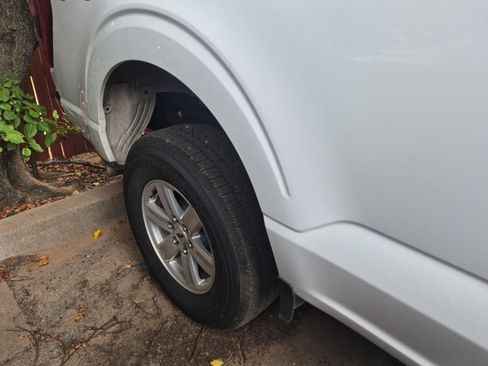 Used 2022 Ford F150 XLT AWD/4WD image 23