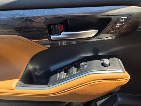 New 2026 Toyota Highlander Platinum AWD/4WD image 29