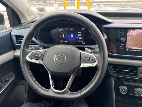 Used 2023 Volkswagen Taos SE w/ Panoramic Sunroof Package image 42