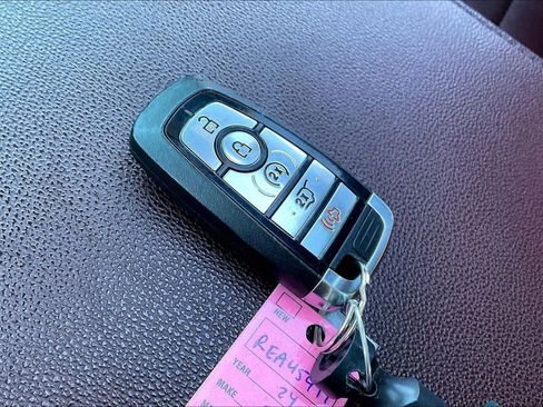 Used 2024 Ford Expedition Limited image 13