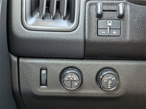 Used 2021 Chevrolet Colorado ZR2 w/ ZR2 Midnight Special Edition image 29