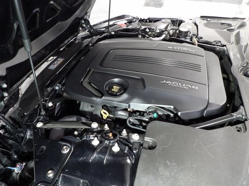 Used 2020 Jaguar F-TYPE Convertible RWD image 32