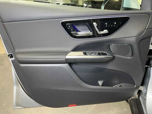 Used 2025 Mercedes-Benz GLC 300 4MATIC image 19