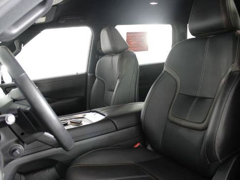 Certified 2025 Nissan Armada SL RWD image 21