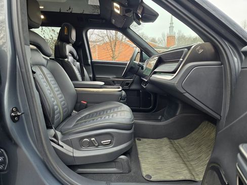 Used 2024 Rivian R1S Adventure image 29