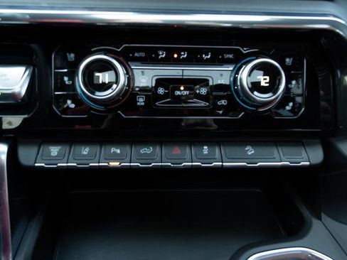 Used 2025 GMC Sierra 2500 Denali Ultimate image 25