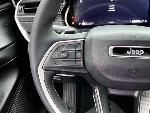 Used 2025 Jeep Grand Cherokee L Laredo w/ Luxury Tech Group I image 18