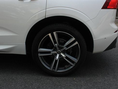 Used 2019 Volvo XC60 T5 Momentum w/ Multimedia Package AWD/4WD image 10