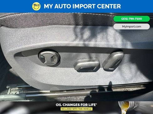 Used 2024 Volkswagen Taos SE AWD/4WD image 13