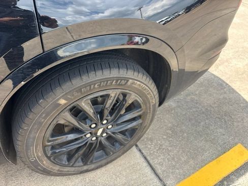 Used 2025 Cadillac XT6 Luxury FWD image 4