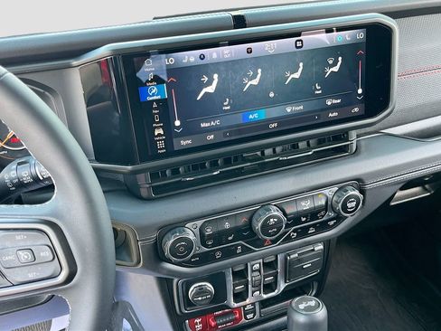 Used 2025 Jeep Wrangler Unlimited Rubicon image 16