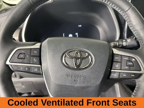 Used 2023 Toyota Highlander Limited image 14