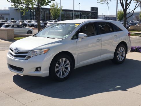 Used 2013 Toyota Venza LE w/ LE Convenience Pkg image 5