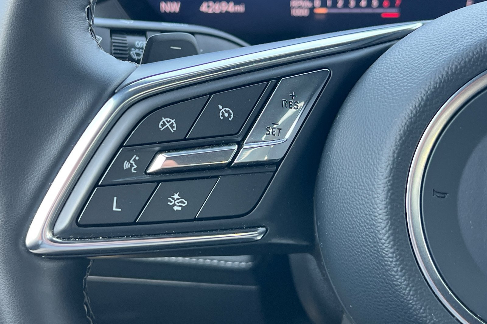 Used 2025 Buick Enclave Preferred FWD image 34