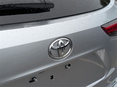 Used 2020 Toyota Highlander XLE image 17