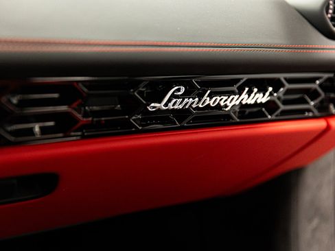 Used 2023 Lamborghini Huracan Sterrato image 36