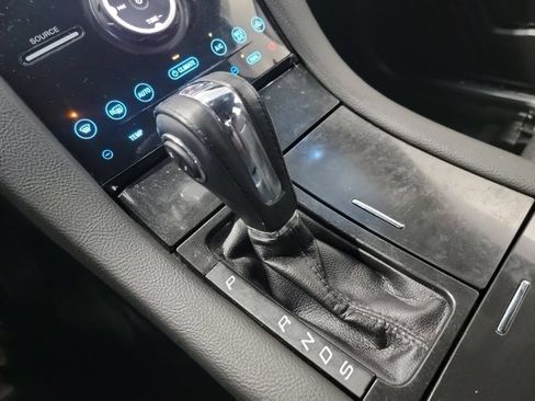 Used 2017 Ford Taurus Limited FWD image 27