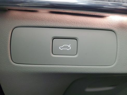 Used 2024 Volvo XC90 B6 Ultimate w/ Protection Package image 37