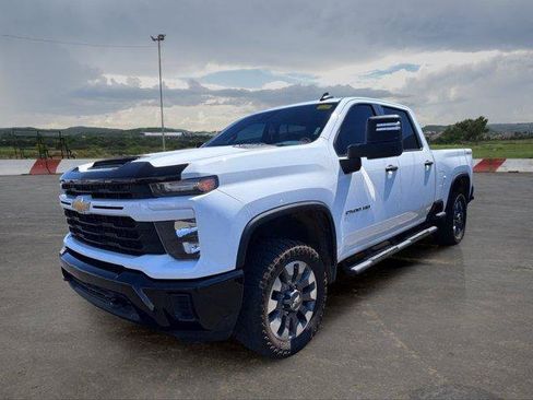 Used 2024 Chevrolet Silverado 2500 Custom w/ Custom Convenience Package AWD/4WD image 5