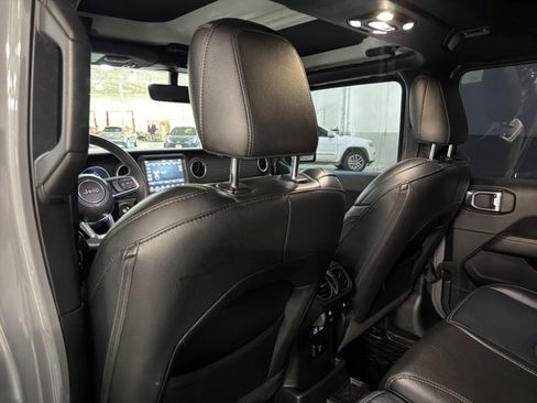 Used 2023 Jeep Wrangler Unlimited Sahara AWD/4WD image 19