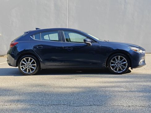 Used 2018 MAZDA MAZDA3 Grand Touring w/ Premium Equipment Package FWD image 2