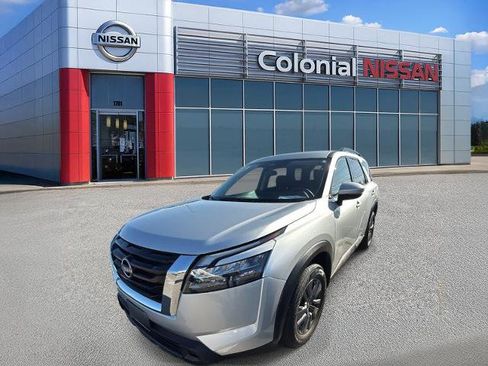 Certified 2024 Nissan Pathfinder SV image 1