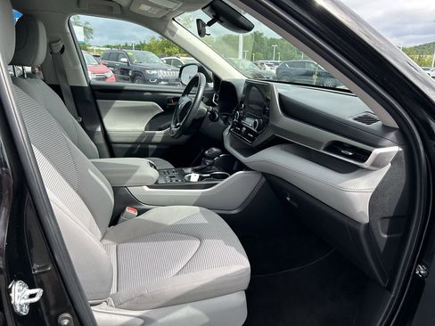 Used 2023 Toyota Highlander LE AWD/4WD image 13