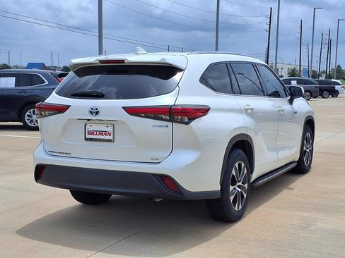 Used 2020 Toyota Highlander XLE FWD image 7