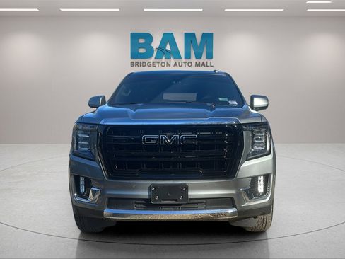 Used 2024 GMC Yukon XL SLT image 2