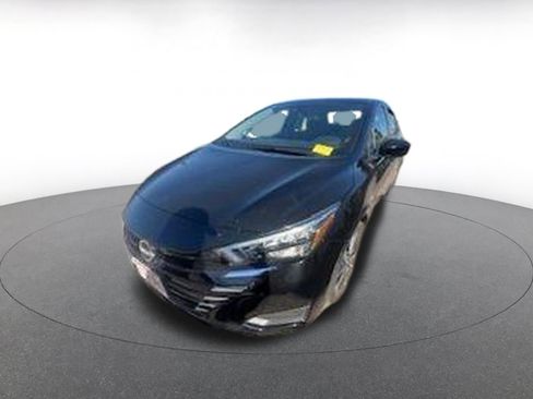 Used 2025 Nissan Versa SV image 3